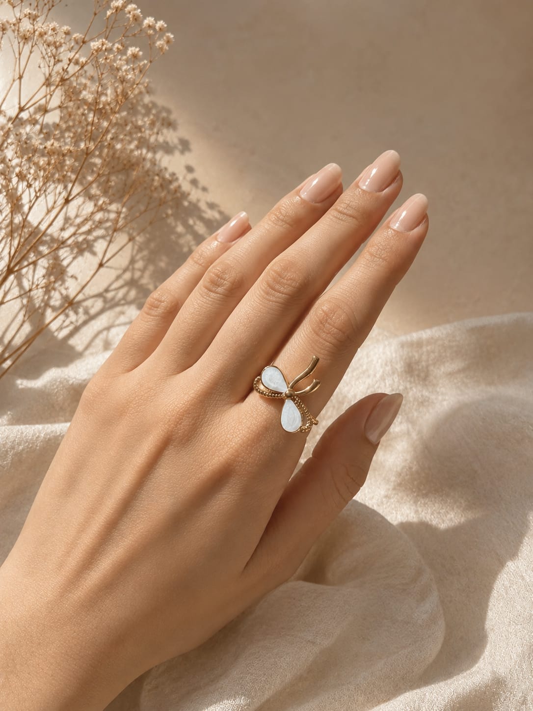Bow Ring White