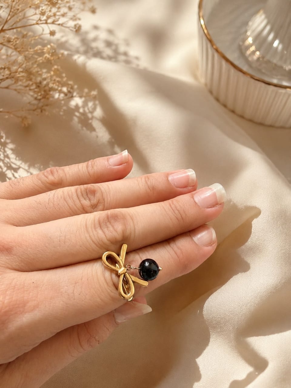 Bow Ring Black Pearl